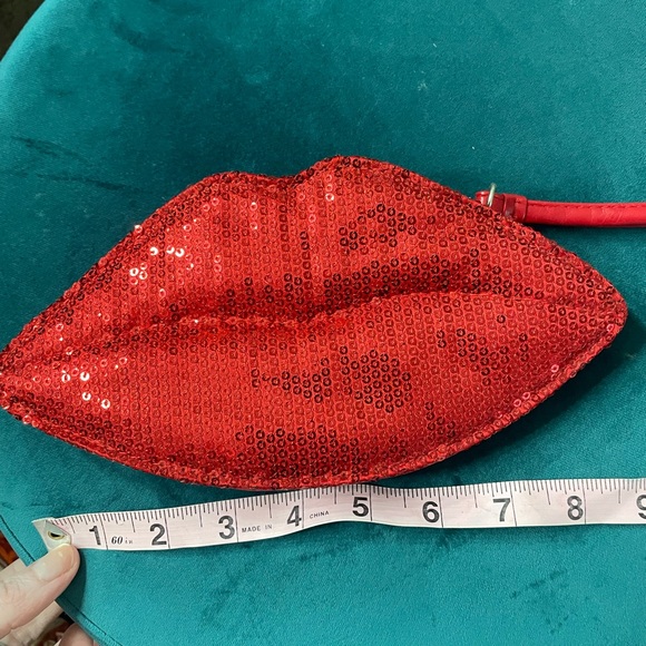Sephora Sequin Lip Clutch - Picture 4 of 4